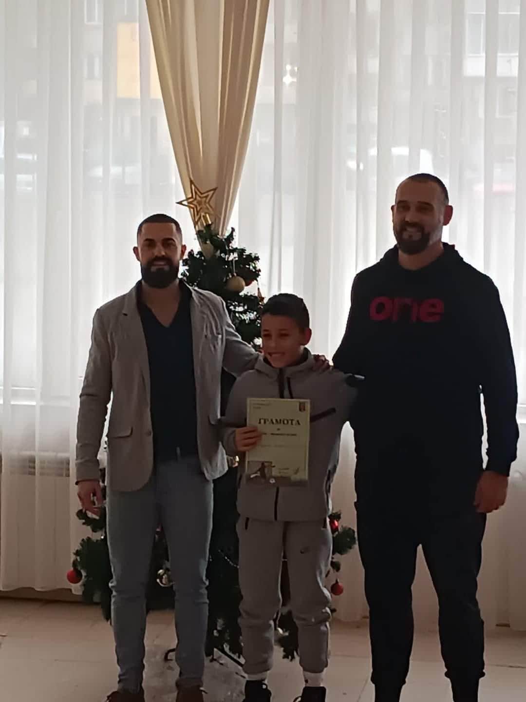 Коледно парти на ДЮШ на ФК Троян